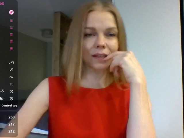 BlondaTina live cam preview
