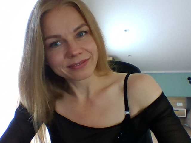 Tina45516 live cam on BongaCams