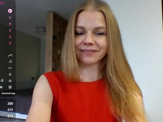 BlondaTina live cam preview