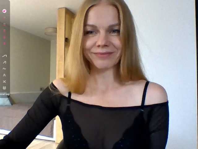 BlondaTina live cam preview