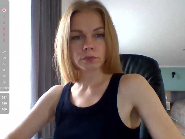 BlondaTina live cam preview