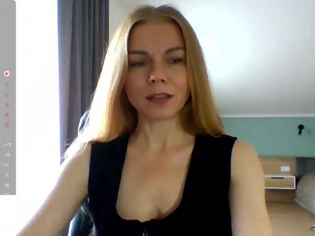 BlondaTina live cam preview
