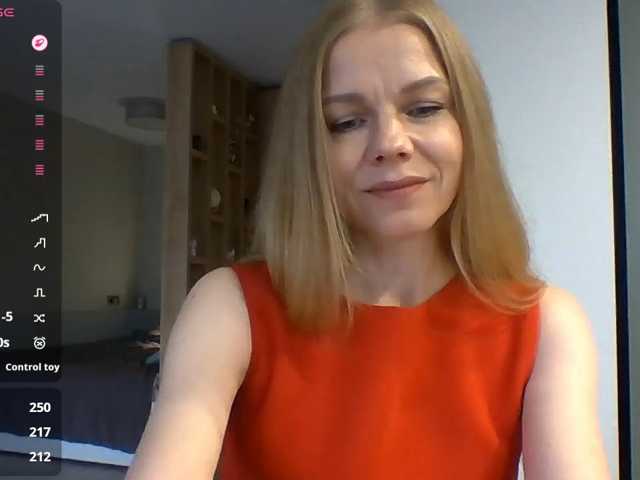 BlondaTina live cam preview
