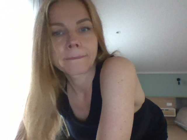 Tina45516 live cam on BongaCams