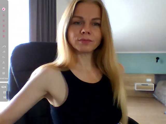 BlondaTina live cam preview