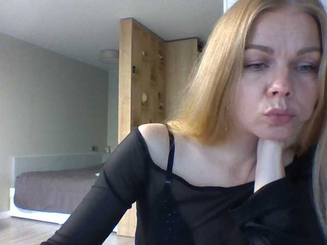 BlondaTina live cam preview