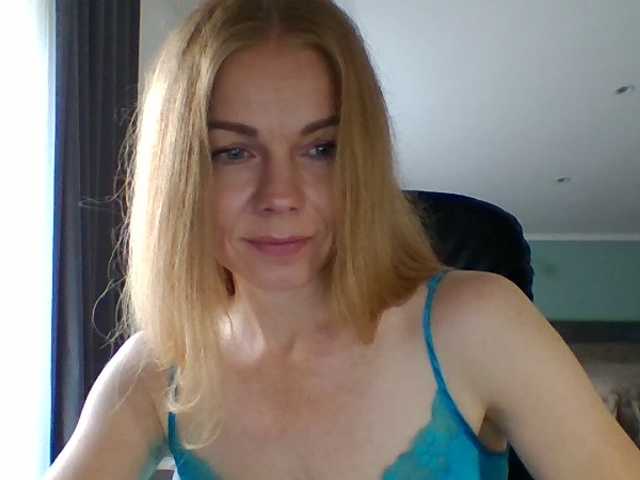 BlondaTina live webcam show