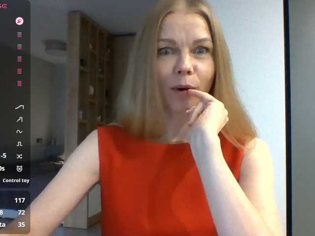 BlondaTina live cam preview