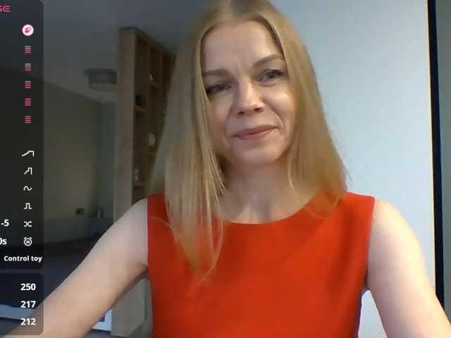 Tina45516 live cam on BongaCams