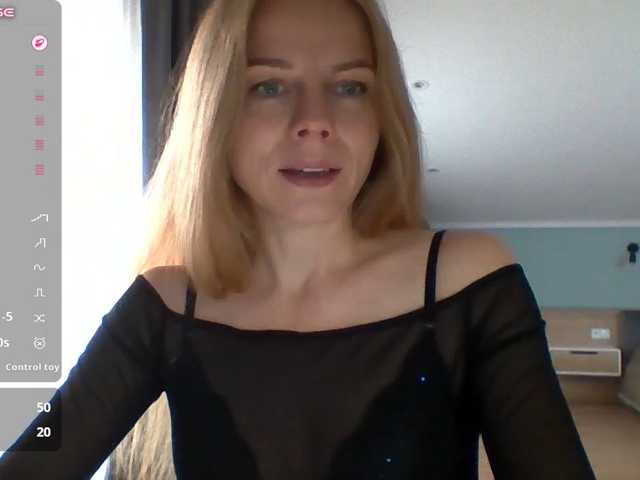 Blondatina live cam