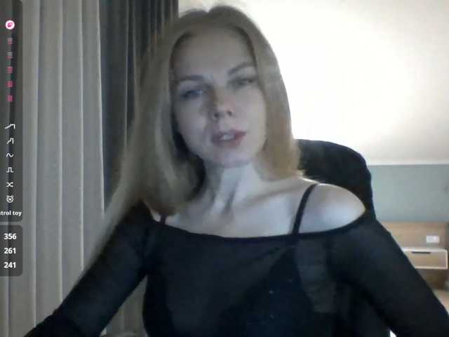 BlondaTina live cam preview