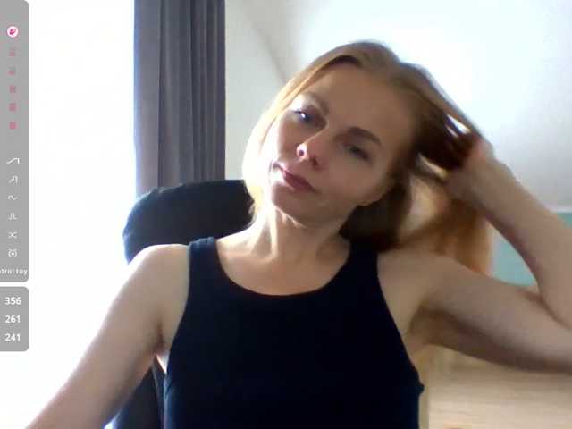 BlondaTina live cam preview