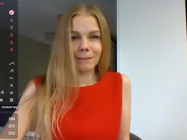 BlondaTina live cam preview