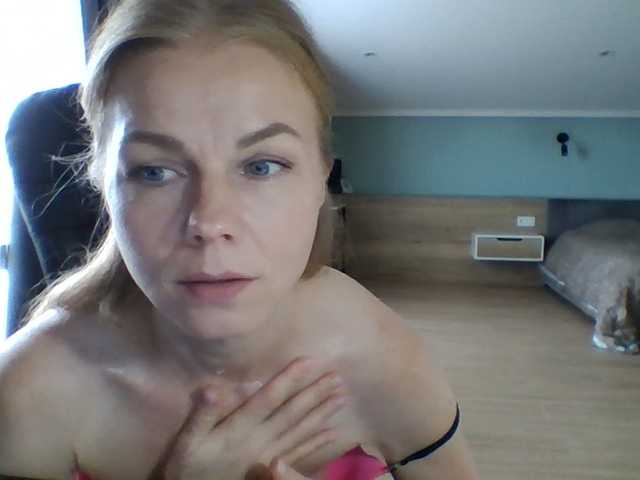 Tina45516 live cam on BongaCams