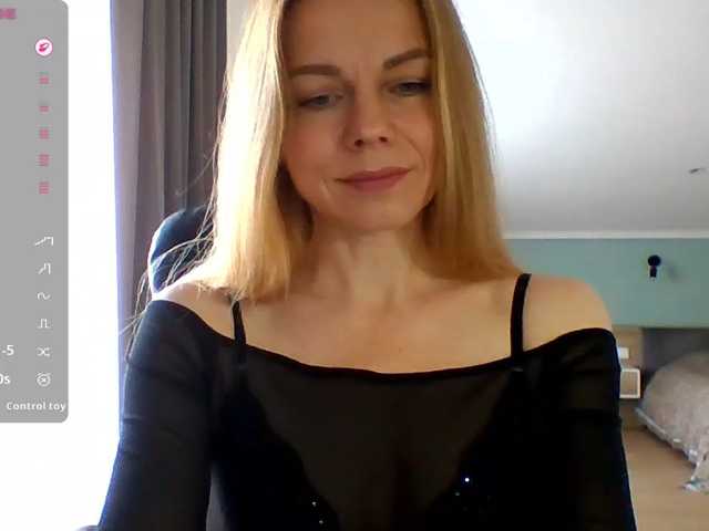 BlondaTina live cam preview