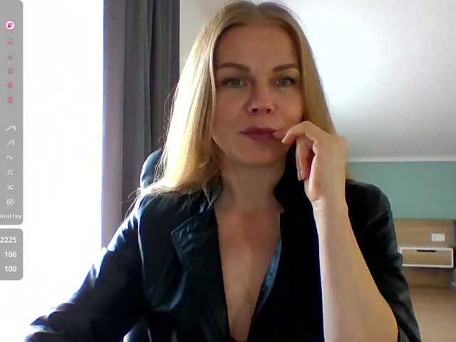 BlondaTina live cam preview