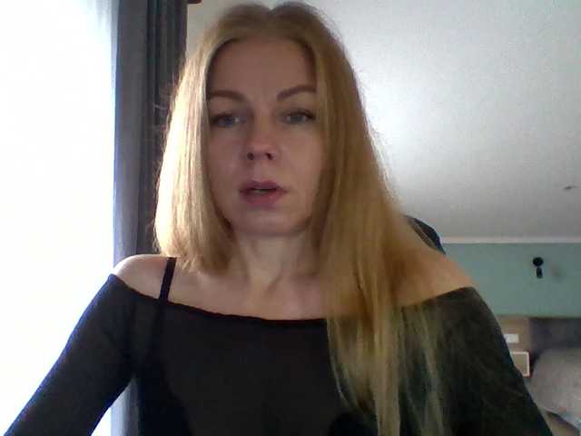 BlondaTina live cam preview