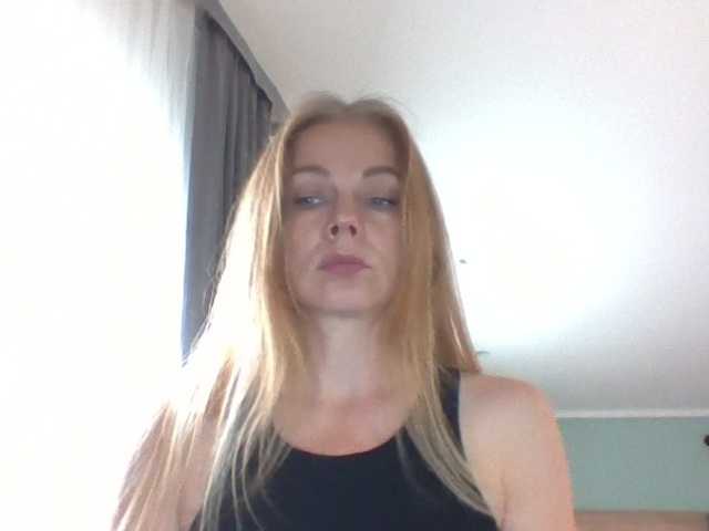 BlondaTina live cam preview