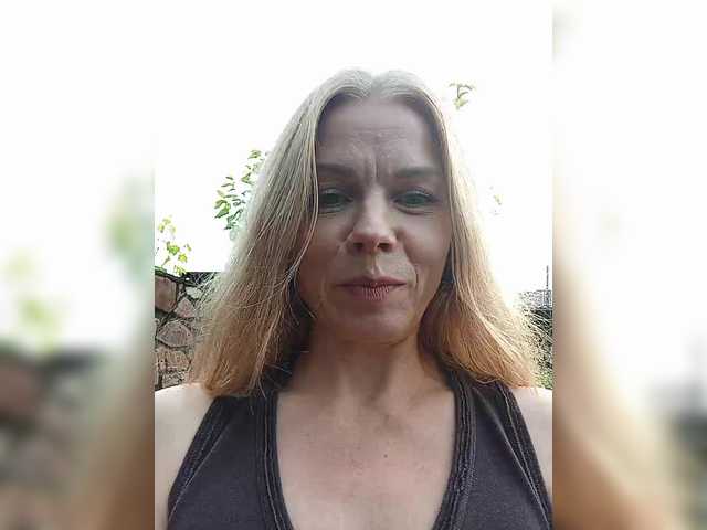 Tina45516 live cam on BongaCams