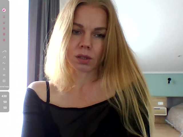 BlondaTina live cam preview