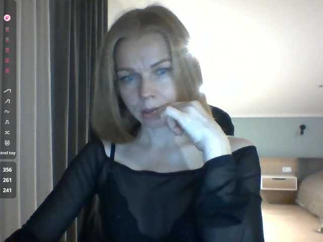 BlondaTina live cam preview