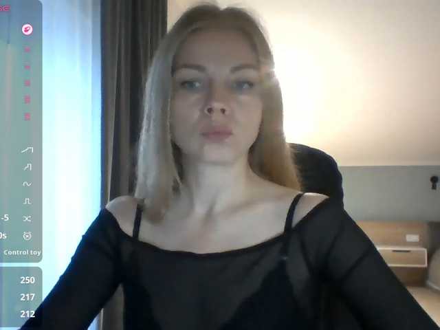 Tina45516 live cam on BongaCams