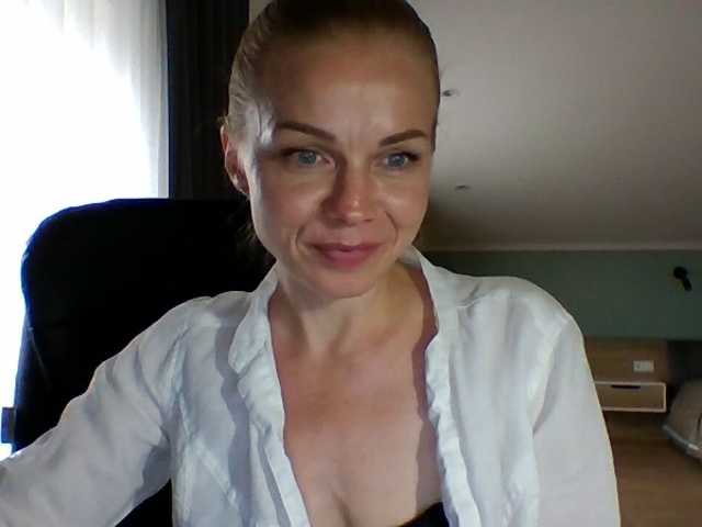 BlondaTina live webcam show