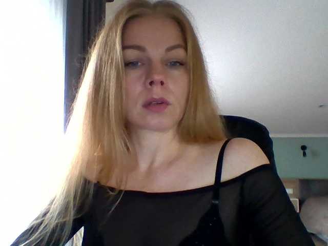BlondaTina live cam preview