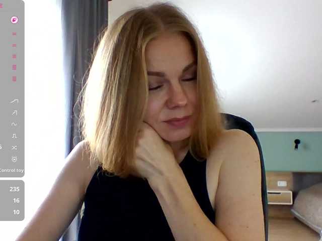 Tina45516 live cam on BongaCams