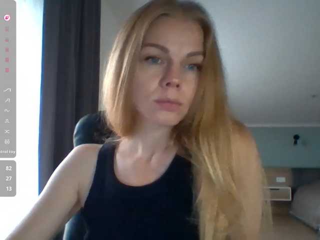 BlondaTina live cam preview