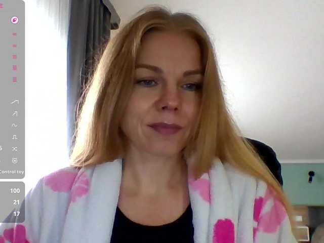 Tina45516 live cam on BongaCams
