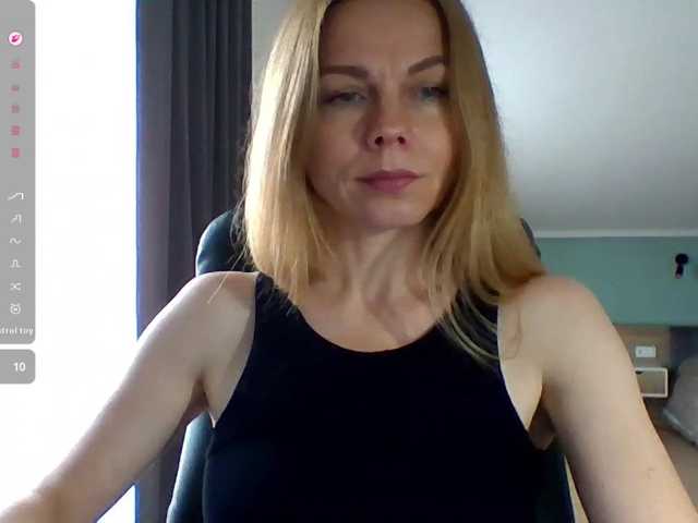 Tina45516 live cam on BongaCams