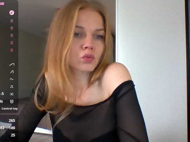 BlondaTina live cam preview
