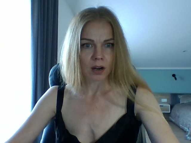 BlondaTina live webcam show