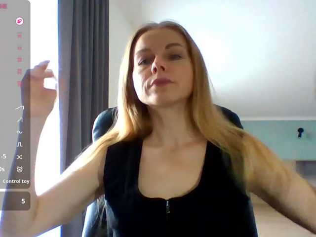 BlondaTina live cam preview