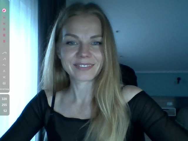 BlondaTina live cam preview