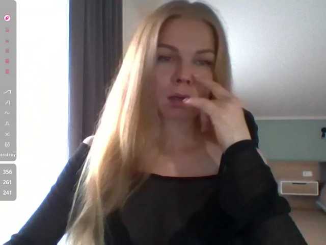 BlondaTina live cam preview