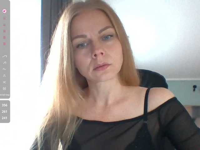 BlondaTina live cam preview