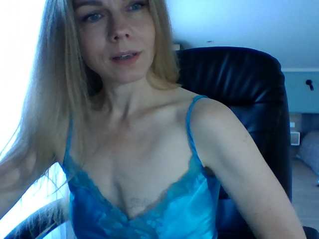 Tina45516 live cam on BongaCams