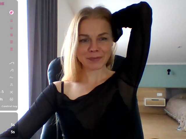 BlondaTina live cam preview