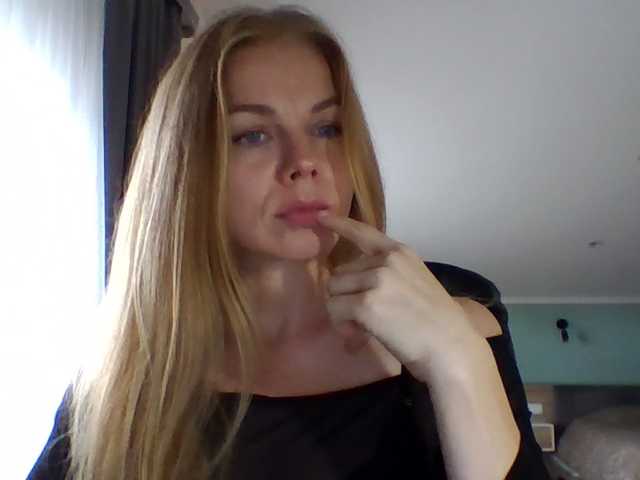 BlondaTina live cam preview