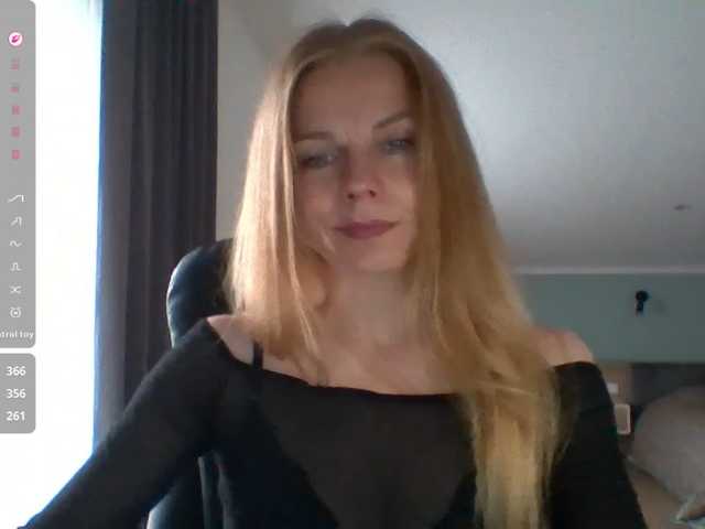 BlondaTina live cam preview