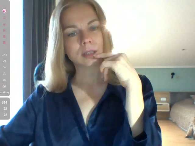 BlondaTina live cam preview