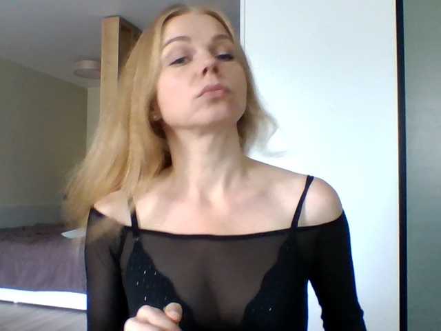 BlondaTina live cam preview