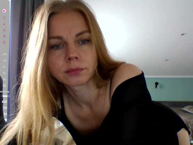 BlondaTina live cam preview