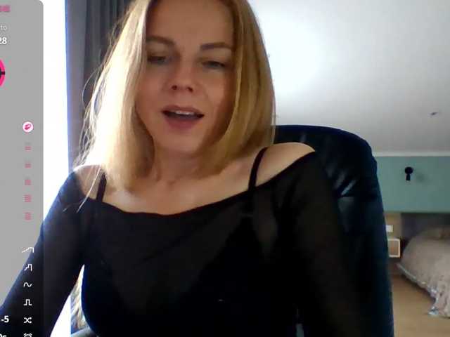 BlondaTina live cam preview