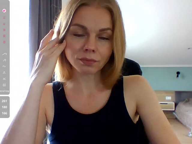 BlondaTina live cam preview