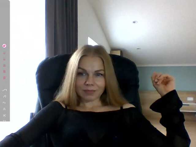 BlondaTina live cam preview