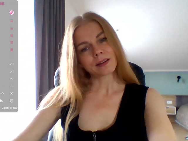 BlondaTina live cam preview