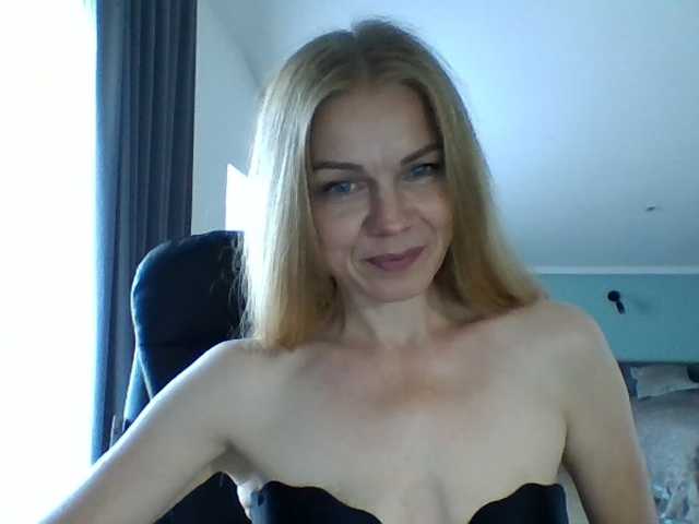 BlondaTina live webcam show